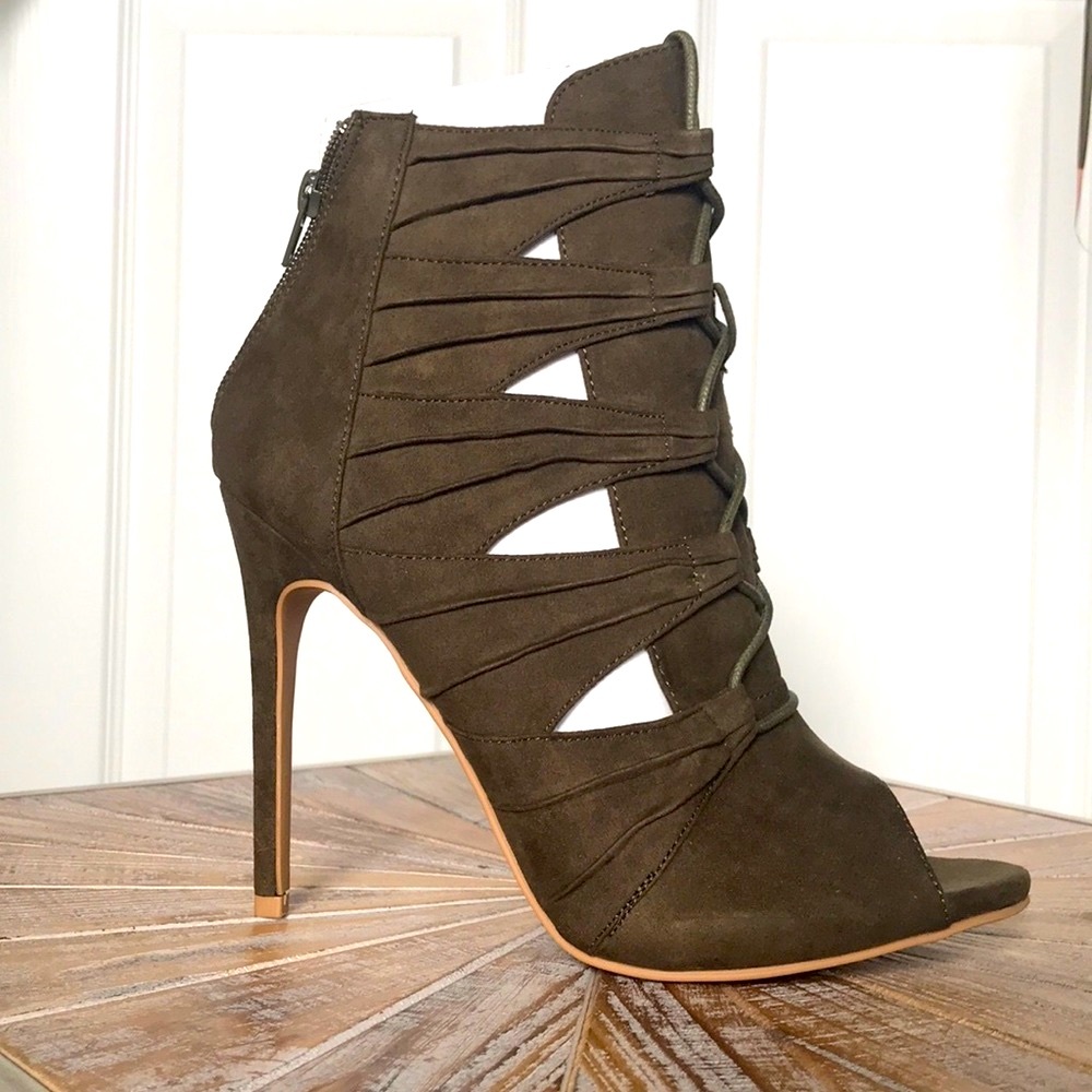 NWT Shoe Dazzle Olive Faux Suede Peep Toe Lace Up Booties in Size 10